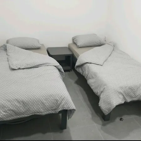 New - Near The Airport Apartman